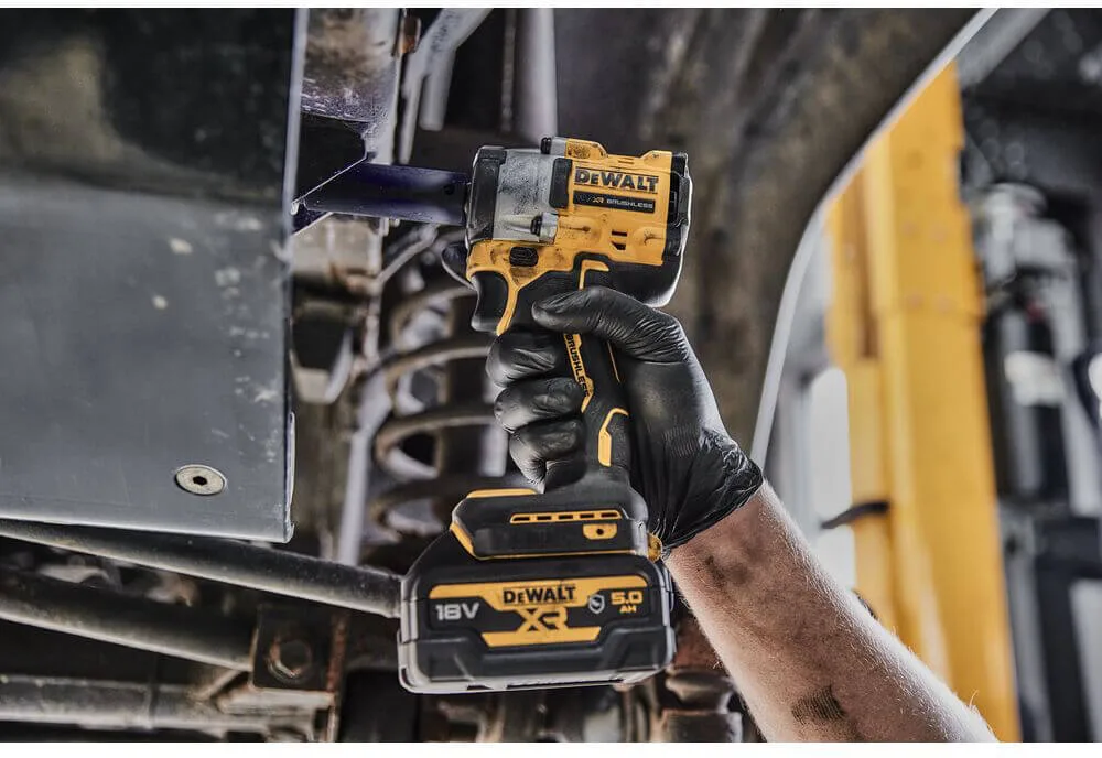 Ударный аккумуляторный бесщеточный DeWALT DCF923N