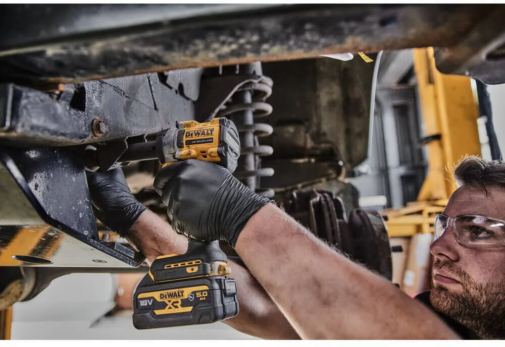 Ударный аккумуляторный бесщеточный DeWALT DCF923N