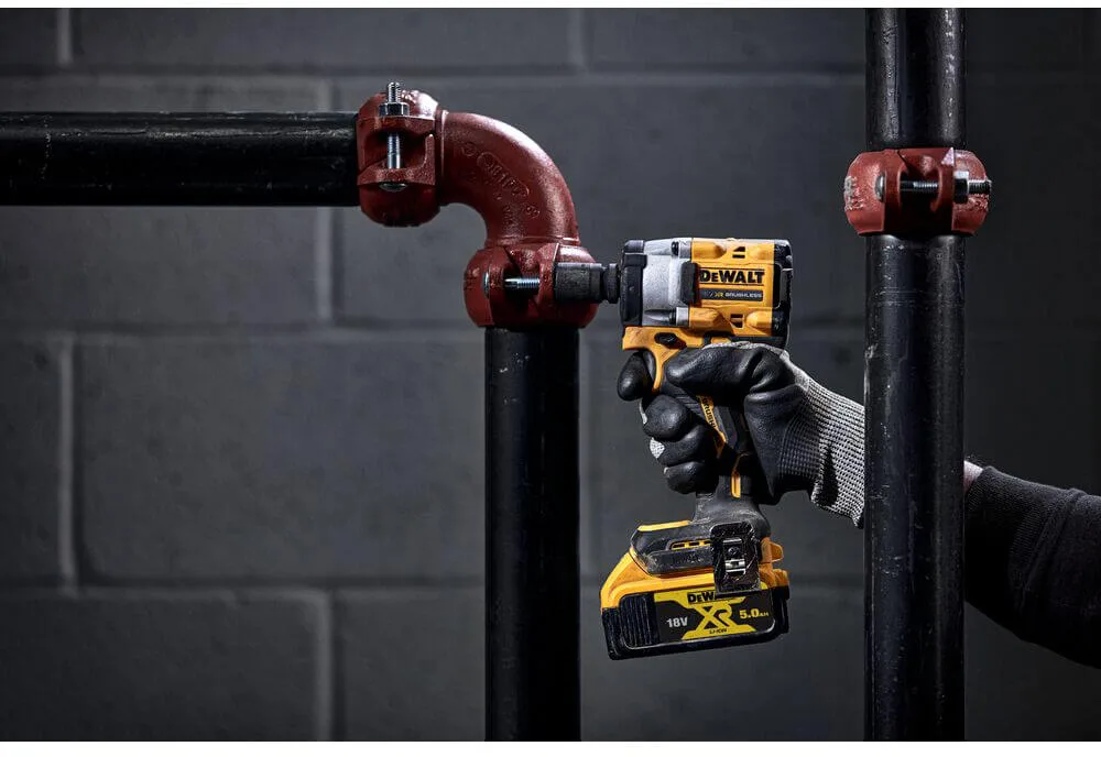 Ударный аккумуляторный бесщеточный DeWALT DCF923N