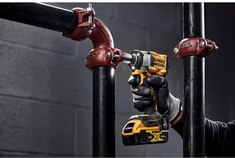 Ударный аккумуляторный бесщеточный DeWALT DCF923N