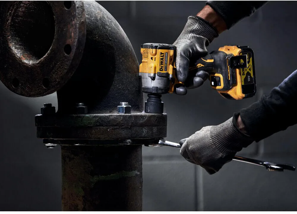 Ударный аккумуляторный бесщеточный DeWALT DCF923N