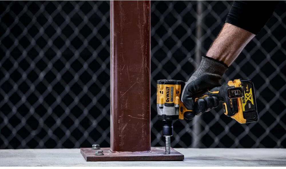 Ударный аккумуляторный бесщеточный DeWALT DCF923N