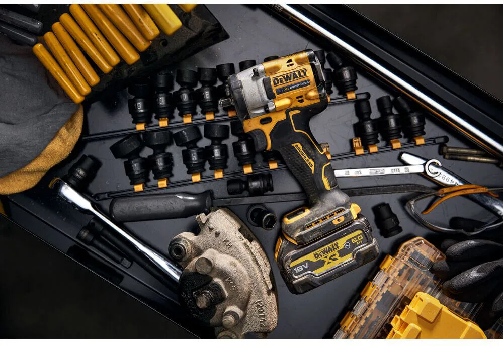 Ударный аккумуляторный бесщеточный DeWALT DCF923P2G