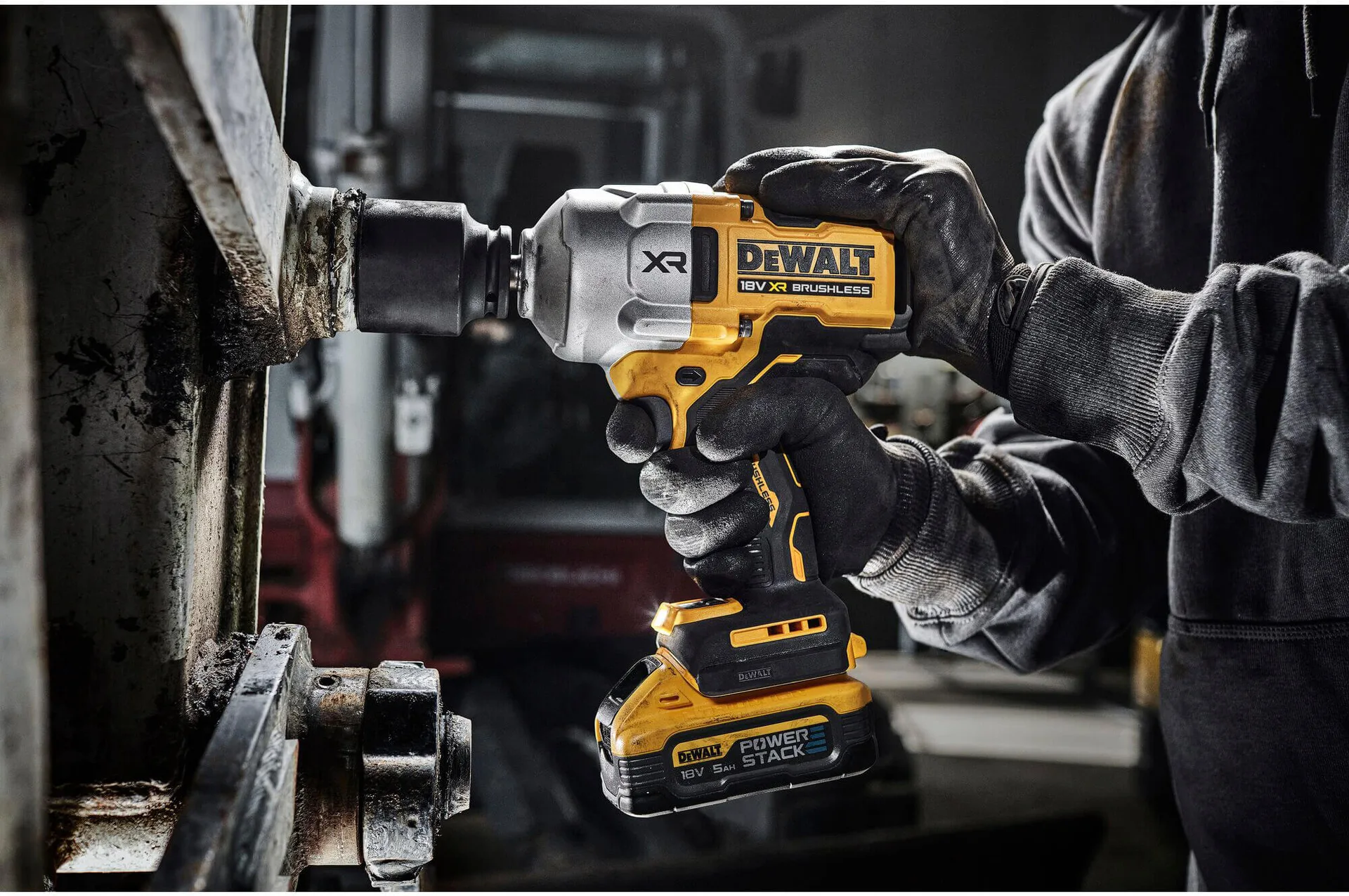 Ударный аккумуляторный бесщеточный DeWALT DCF961H2T