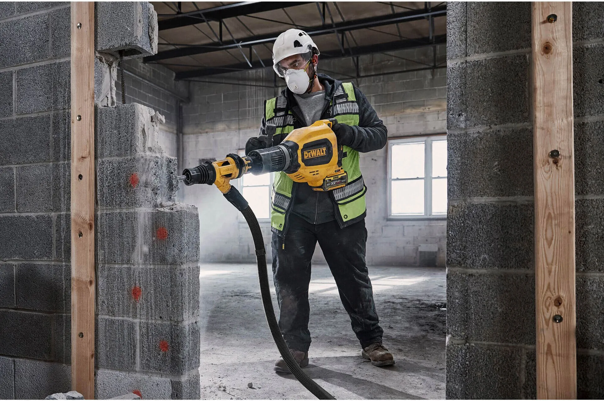 Аккумуляторный бесщеточный отбойный молоток SDS-MAX DeWALT DCH911NK