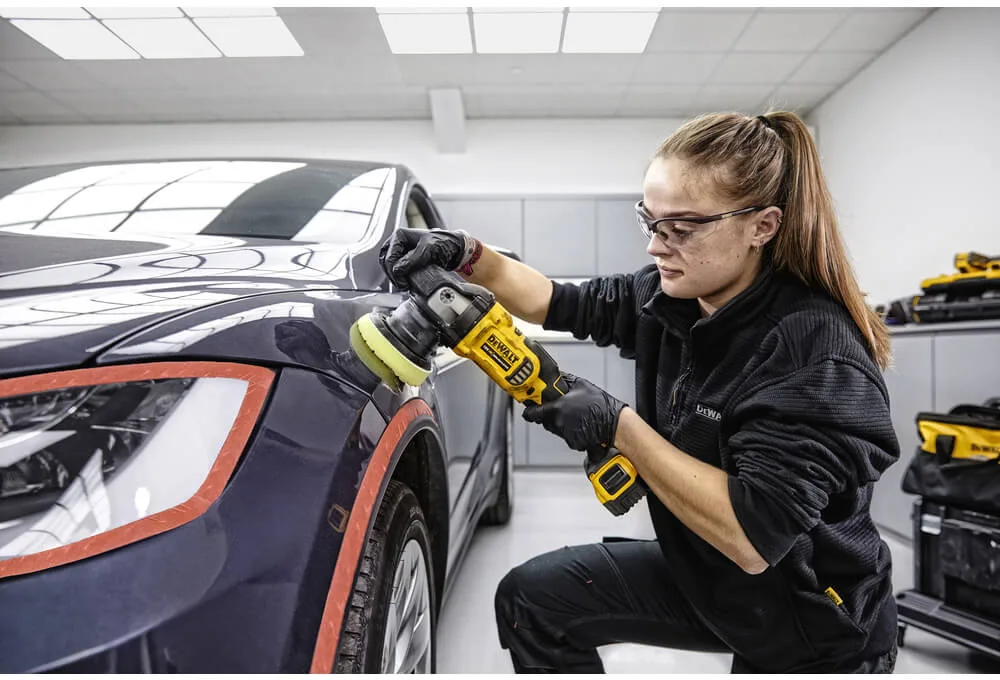 Аккумуляторная бесщеточная полировальная машина DeWALT DCM848N