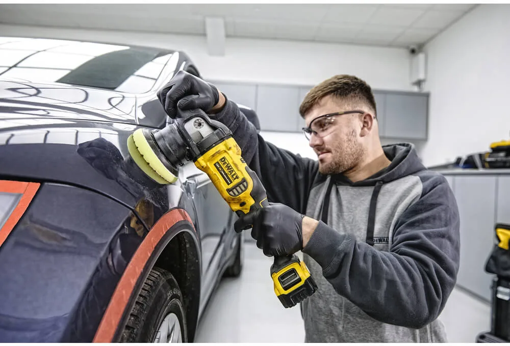 Аккумуляторная бесщеточная полировальная машина DeWALT DCM848P2