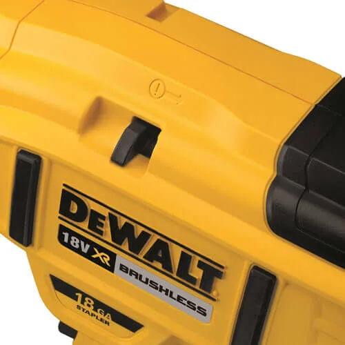 Аккумуляторный гвоздезабиватель DeWalt DCN681N