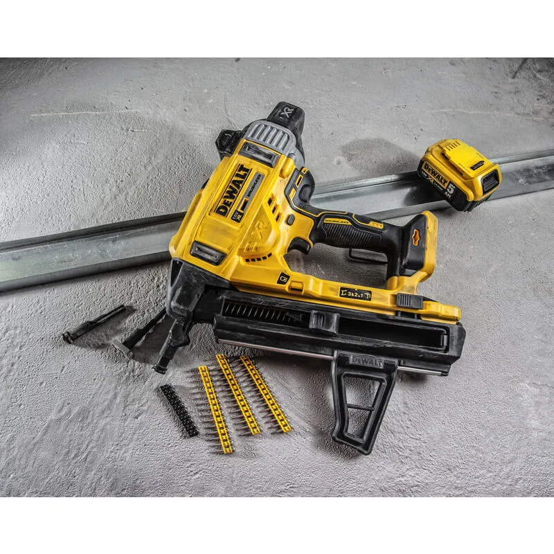 Аккумуляторный гвоздезабиватель DeWalt DCN890N
