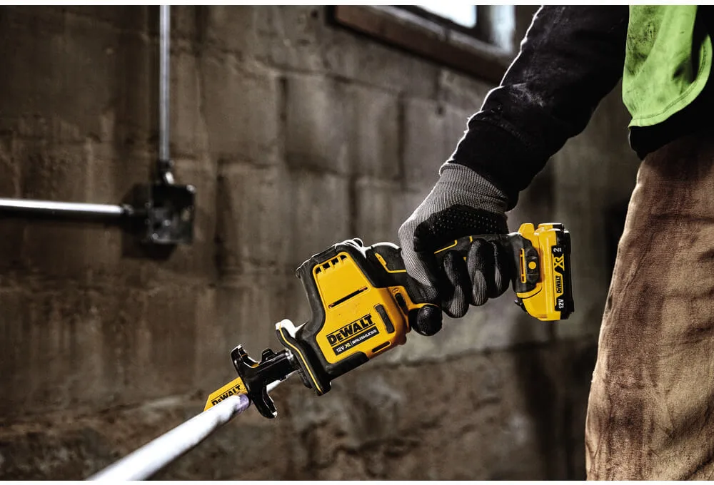 Аккумуляторная бесщеточная сабельная пила DeWALT DCS312N