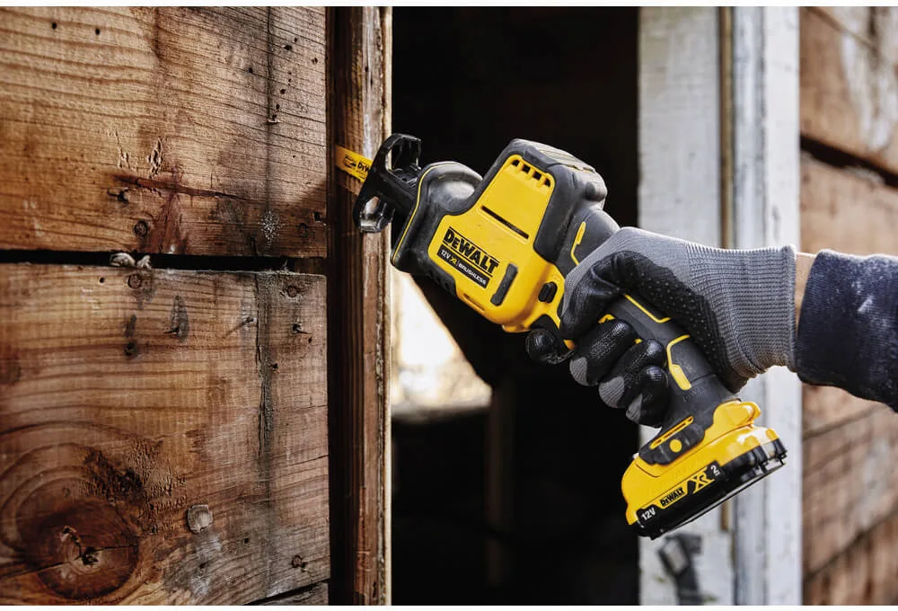 Аккумуляторная бесщеточная сабельная пила DeWALT DCS312N