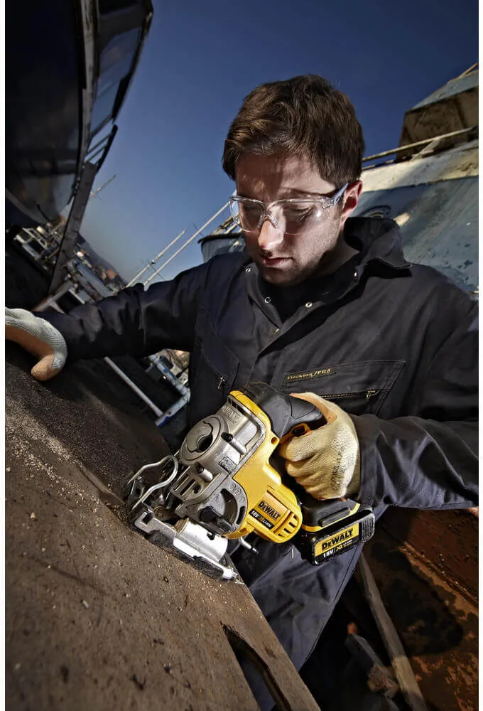 Аккумуляторный лобзик DeWalt DCS331N
