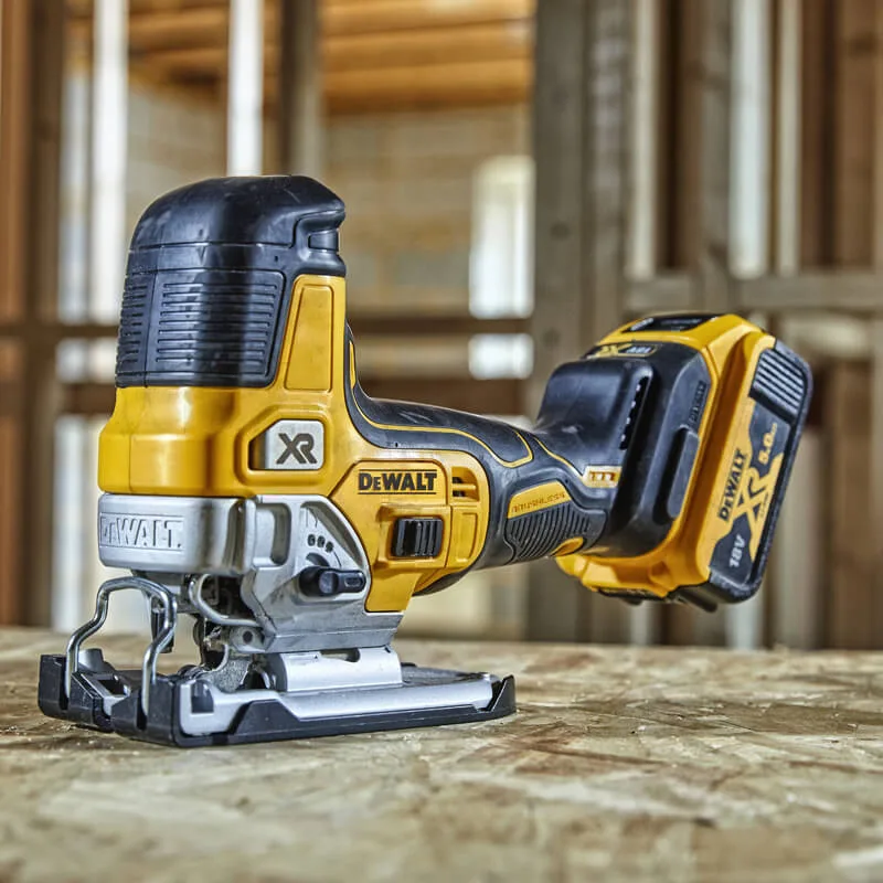 Аккумуляторная безщеточная лобзиковая пила DeWALT DCS335P2