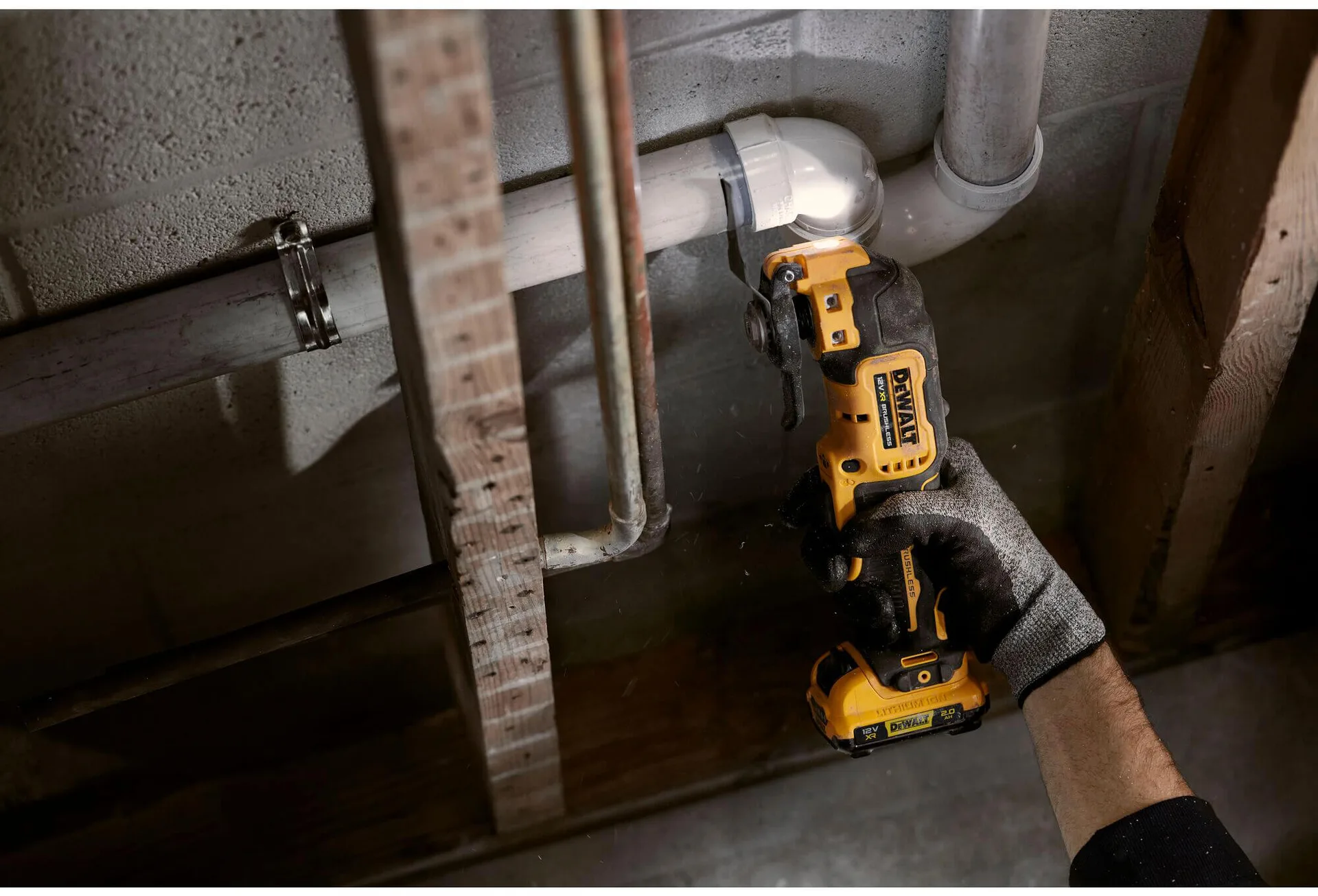 Аккумуляторный бесщеточный многофункциональный инструмент DeWALT DCS353D2.