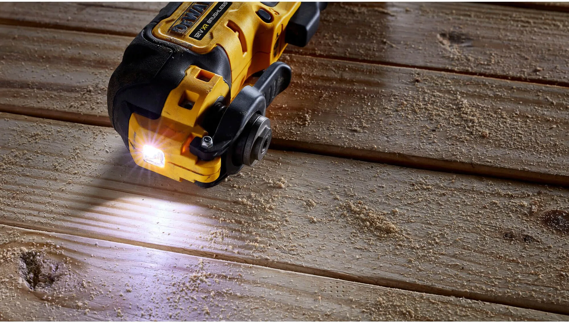 Аккумуляторный бесщеточный многофункциональный инструмент DeWALT DCS353D2.