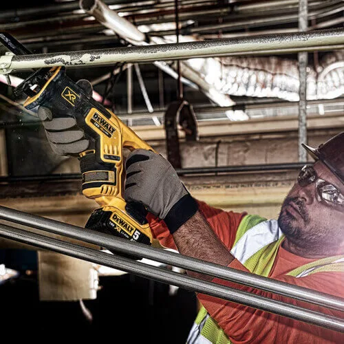 Аккумуляторная сабельная пила DeWalt DCS367N