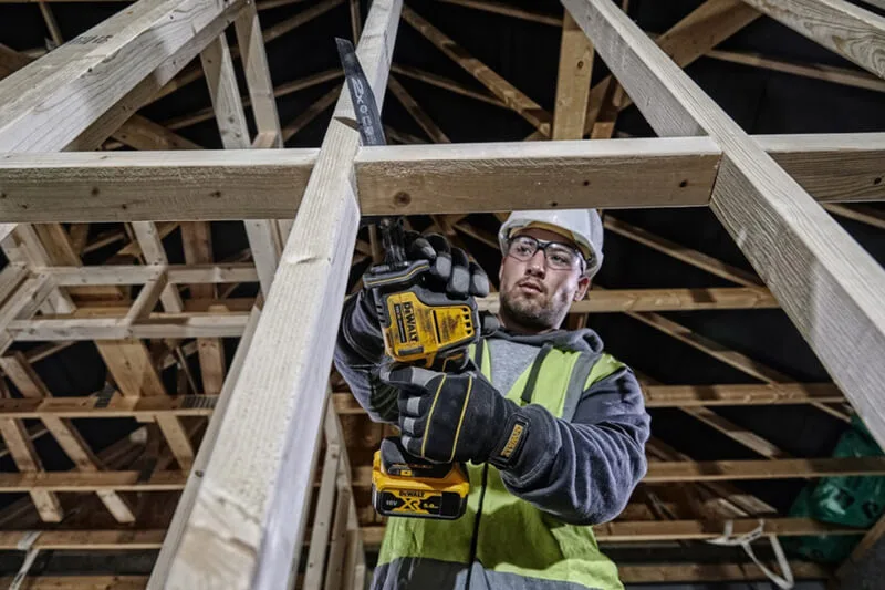 Аккумуляторная безщеточная сабельная пила DeWALT DCS369NT