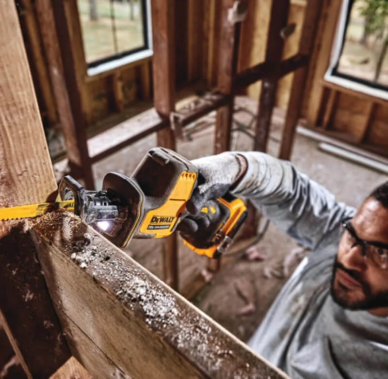 Аккумуляторная безщеточная сабельная пила DeWALT DCS369NT