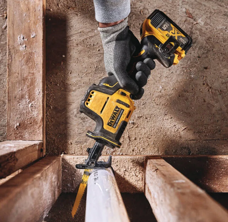 Аккумуляторная безщеточная сабельная пила DeWALT DCS369NT