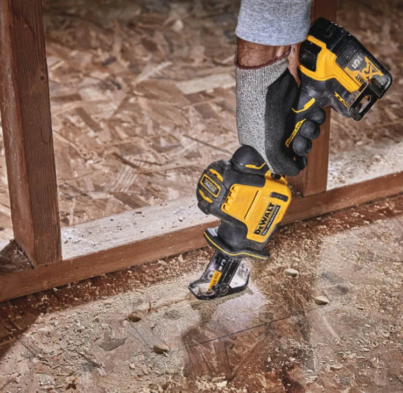 Аккумуляторная безщеточная сабельная пила DeWALT DCS369NT