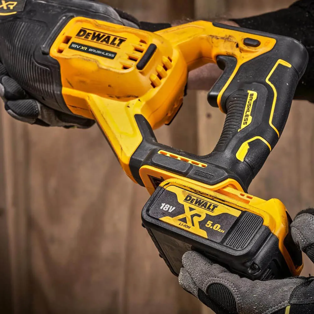 Аккумуляторная сабельная пила DeWALT DCS382N