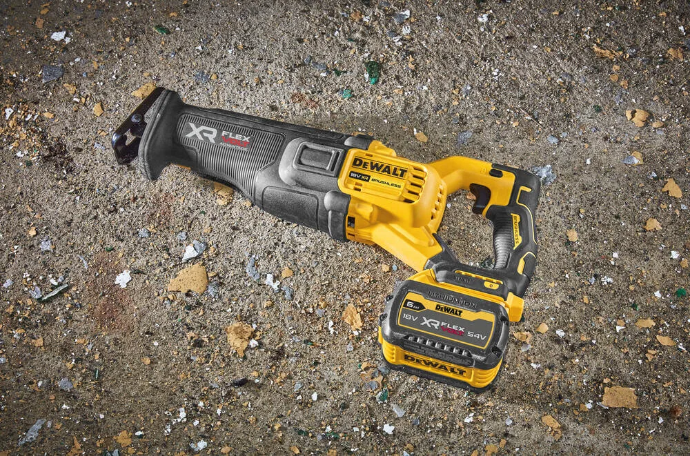 Аккумуляторная сабельная пила DeWALT DCS386NT