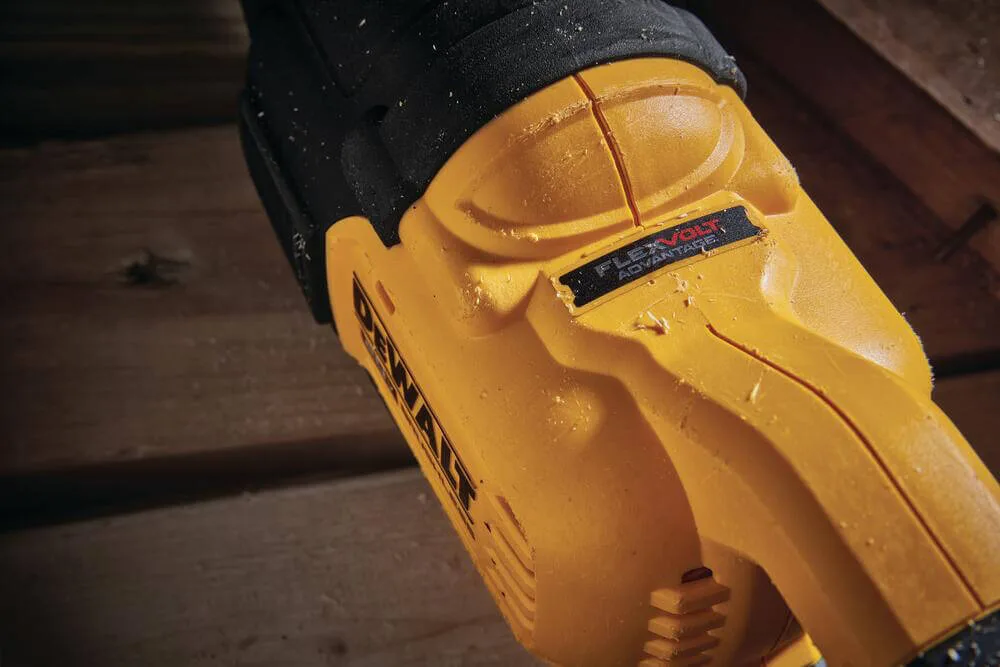Аккумуляторная сабельная пила DeWALT DCS386NT