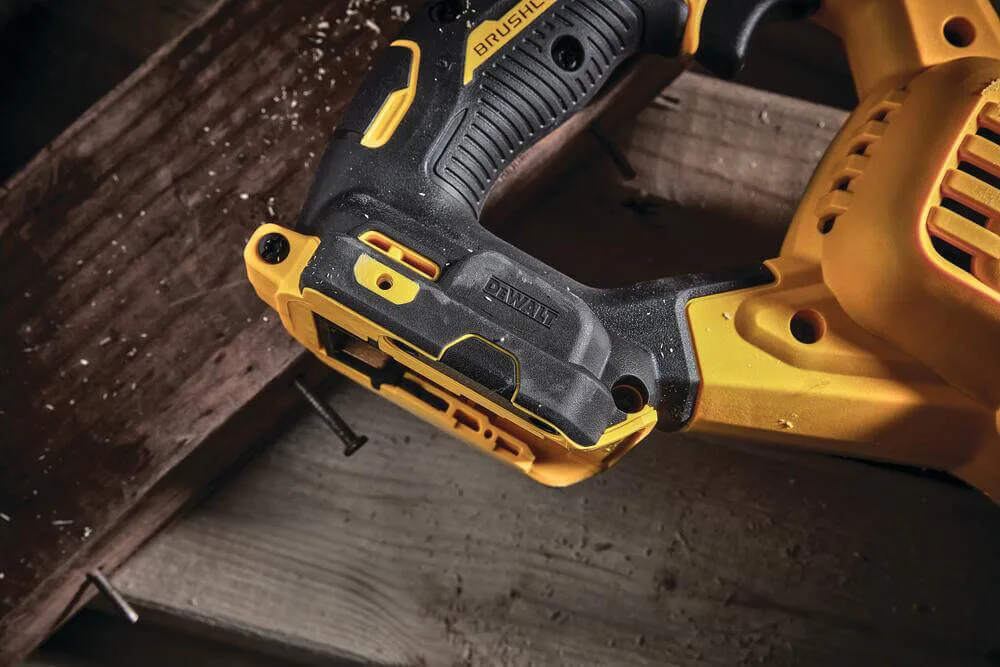 Аккумуляторная сабельная пила DeWALT DCS386NT