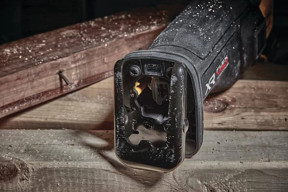 Аккумуляторная сабельная пила DeWALT DCS386NT