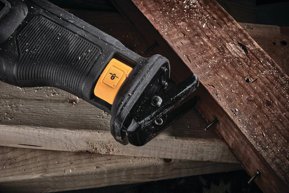 Аккумуляторная сабельная пила DeWALT DCS386NT