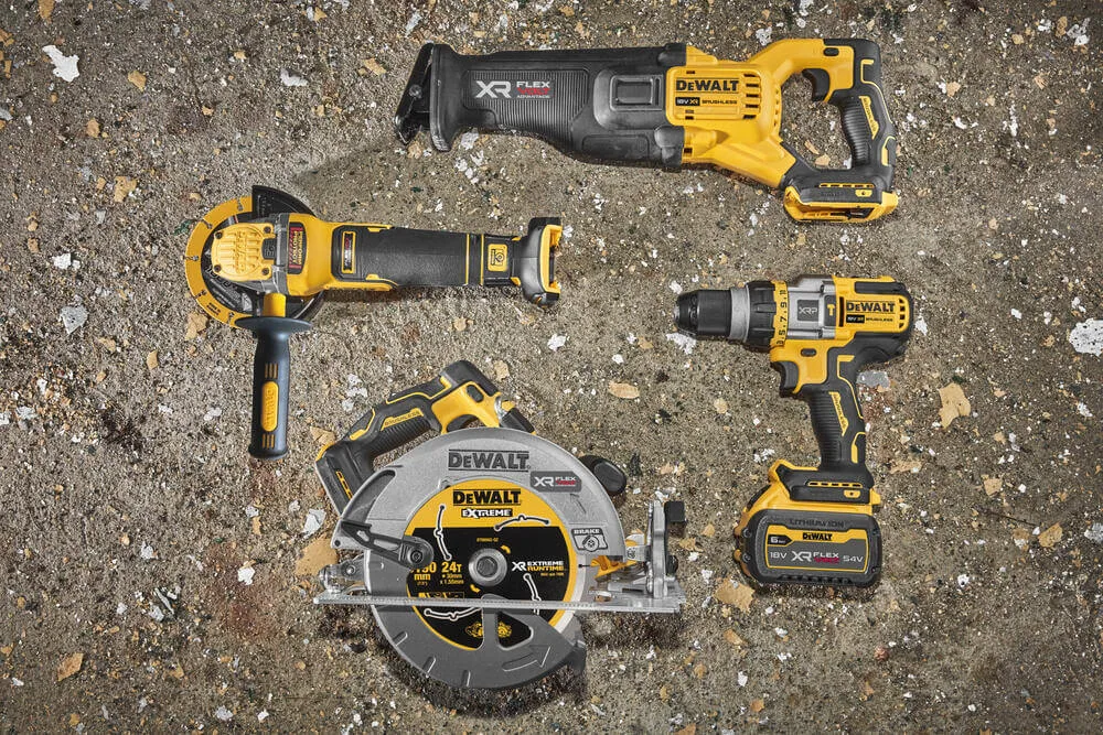 Аккумуляторная сабельная пила DeWALT DCS386NT