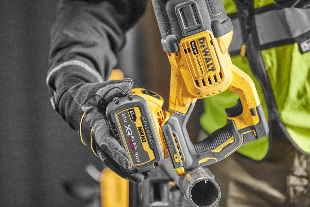 Аккумуляторная сабельная пила DeWALT DCS386NT