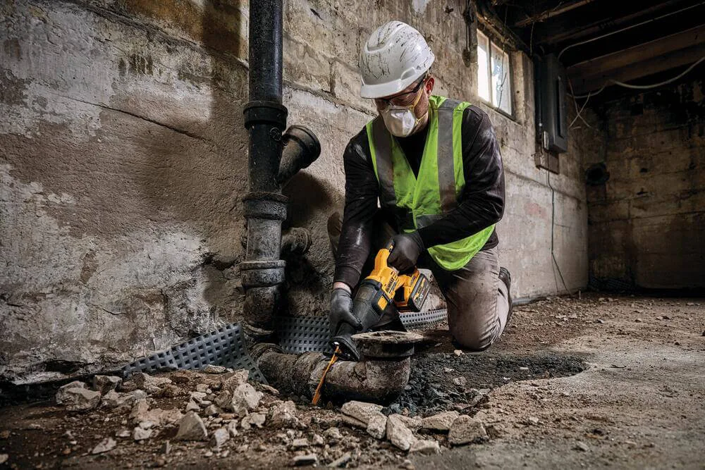 Аккумуляторная сабельная пила DeWALT DCS389N