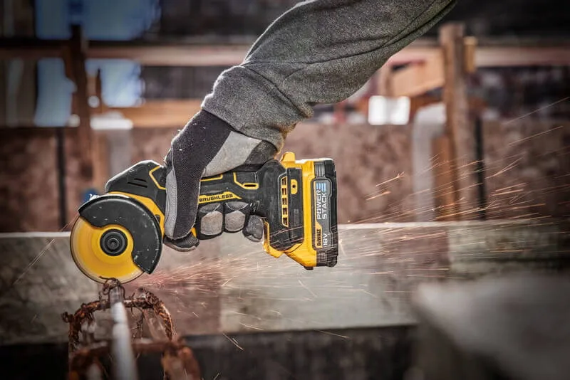 Аккумуляторная бесщеточная дисковая пила DeWALT DCS438N