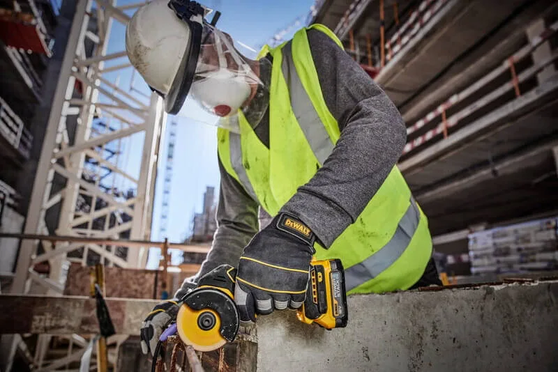 Аккумуляторная бесщеточная дисковая пила DeWALT DCS438N