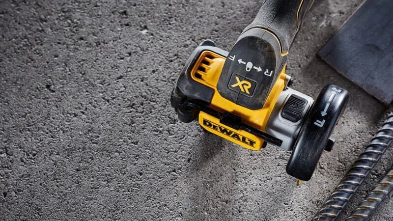 Аккумуляторная бесщеточная дисковая пила DeWALT DCS438N
