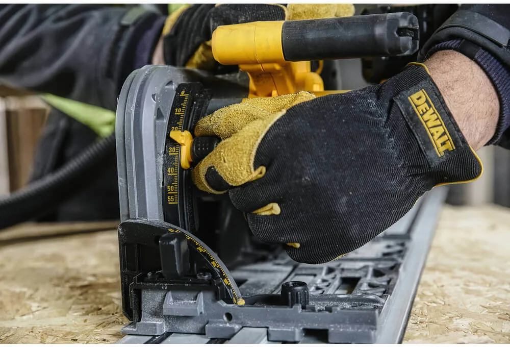 Аккумуляторная дисковая пила DeWalt DCS520NT