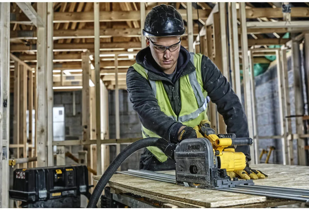 Аккумуляторная дисковая пила DeWalt DCS520NT