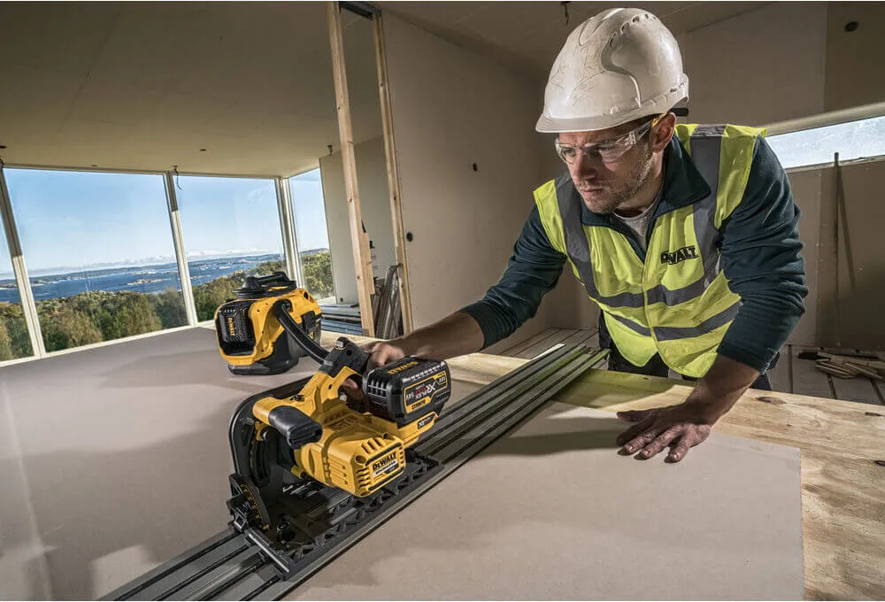 Аккумуляторная дисковая пила DeWalt DCS520NT
