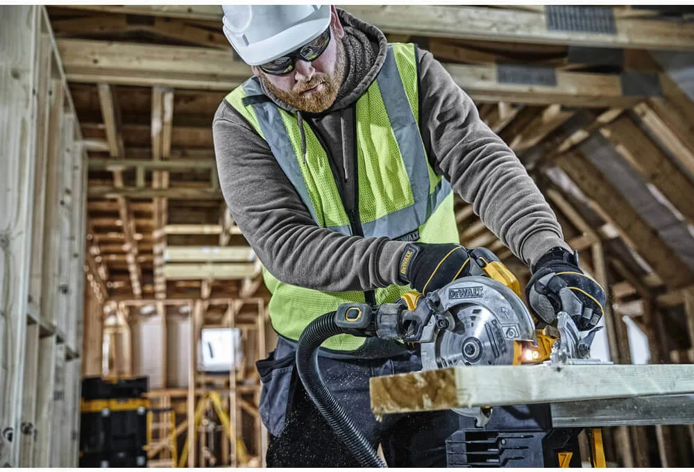 Аккумуляторная дисковая пила DeWalt DCS570N