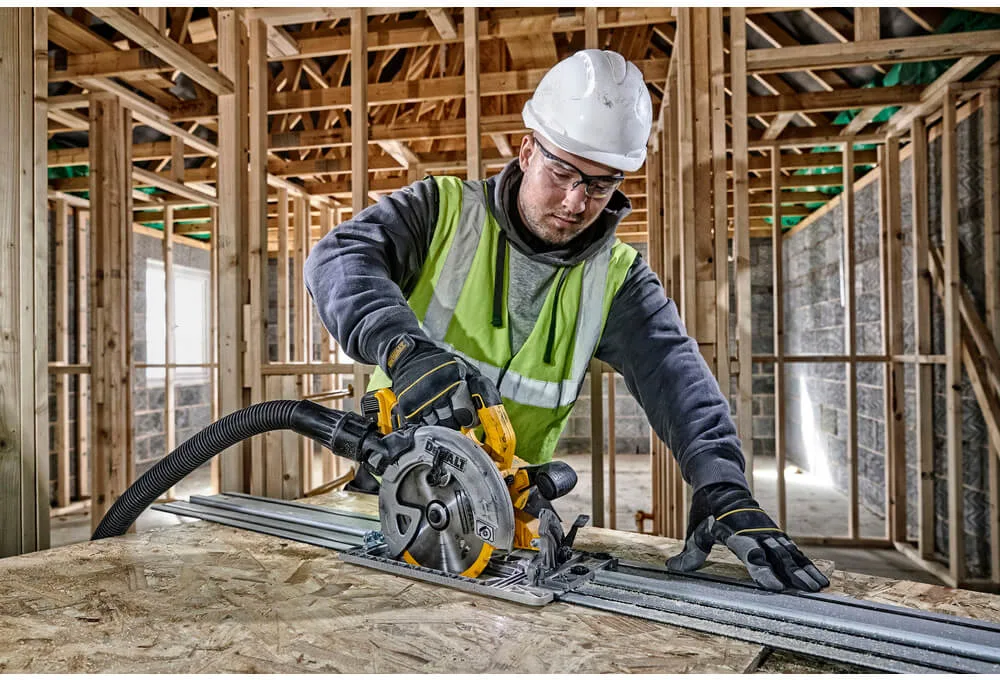 Аккумуляторная бесщеточная дисковая пила DeWALT DCS572N