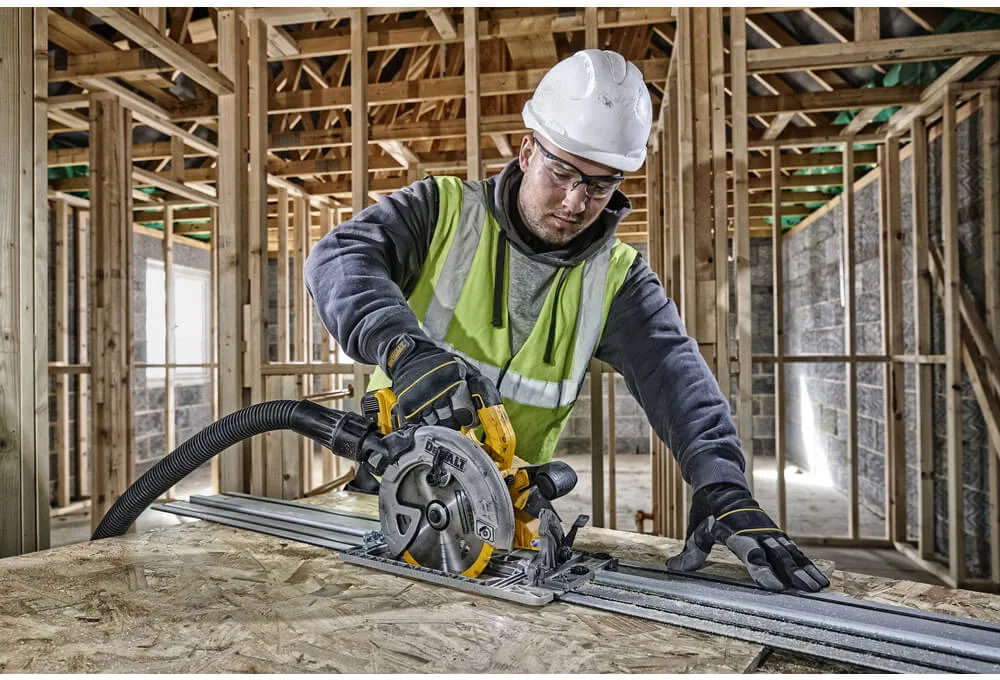 Аккумуляторная бесщеточная дисковая пила DeWALT DCS572NT