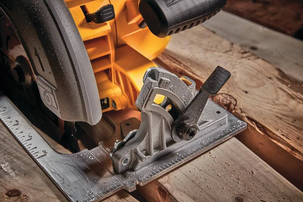 Аккумуляторная бесщеточная дисковая пила DeWALT DCS573NT