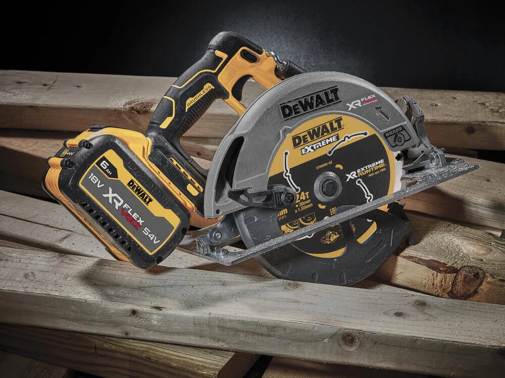 Аккумуляторная бесщеточная дисковая пила DeWALT DCS573NT
