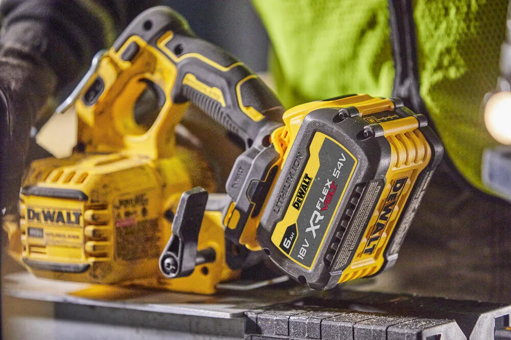 Аккумуляторная бесщеточная дисковая пила DeWALT DCS573NT