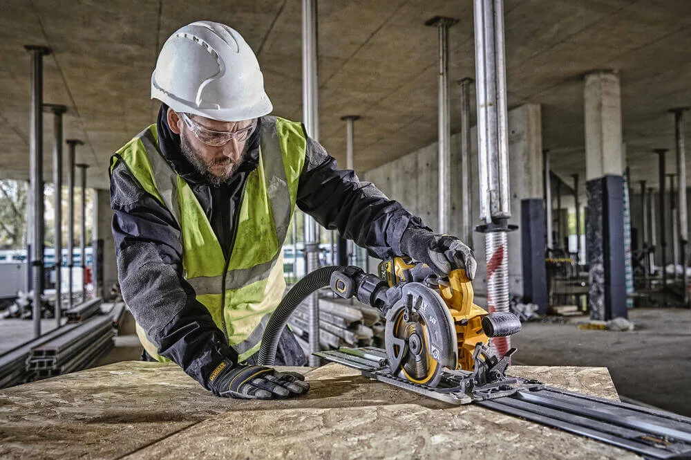 Аккумуляторная дисковая пила DeWALT DCS579T2
