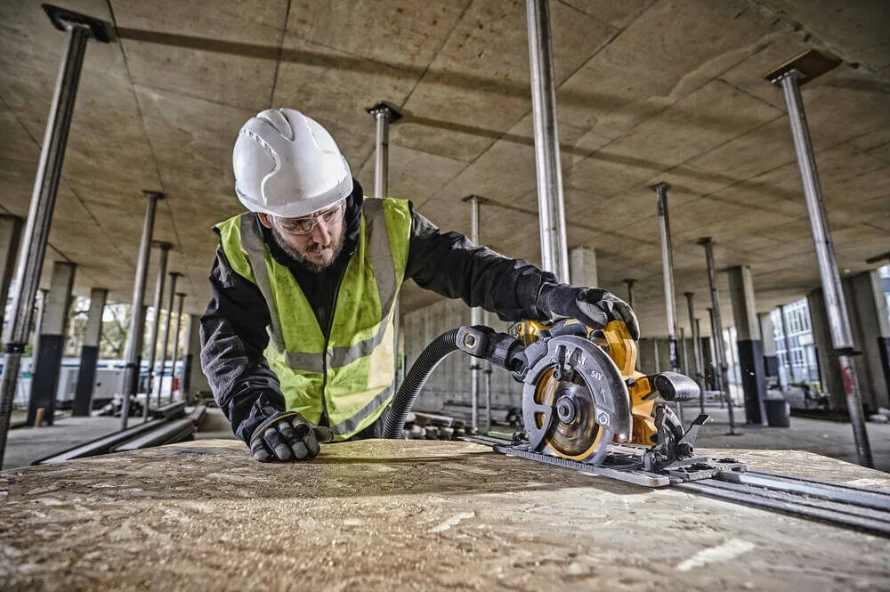 Аккумуляторная дисковая пила DeWALT DCS579T2