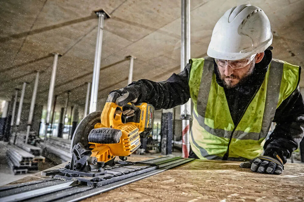 Аккумуляторная дисковая пила DeWALT DCS579X2