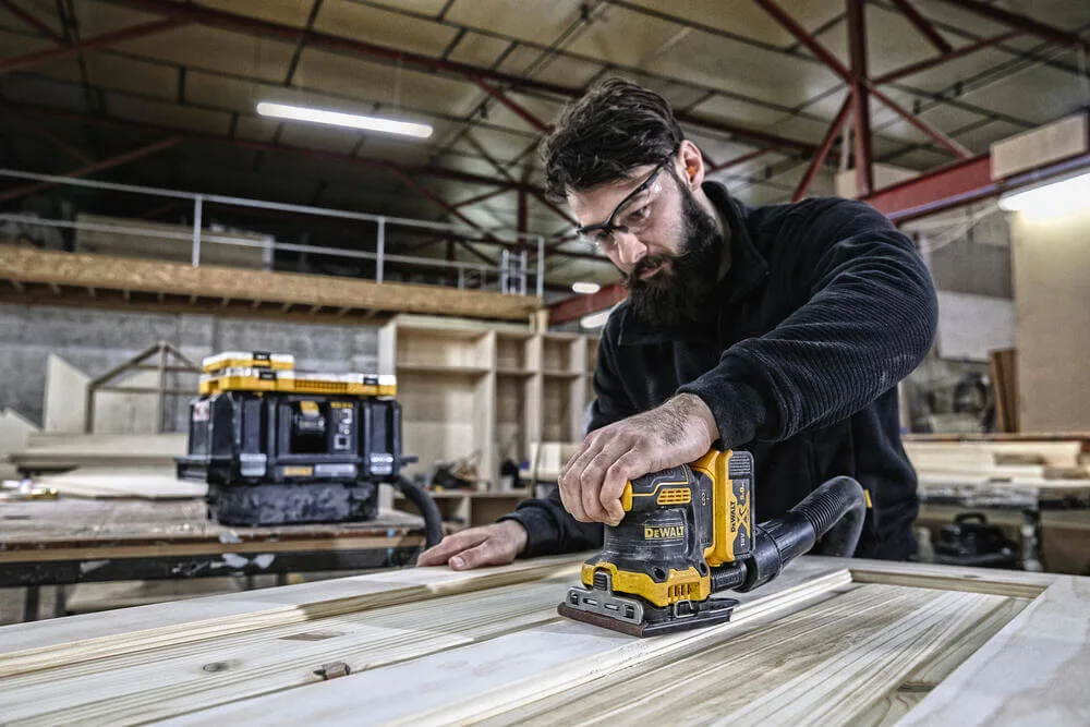Аккумуляторная вибрационная шлифовальная машина DeWALT DCW200P2