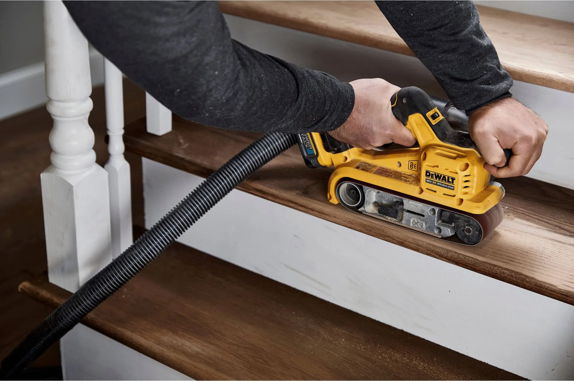 Аккумуляторная бесщеточная ленточная шлифовальная машина DeWALT DCW220N